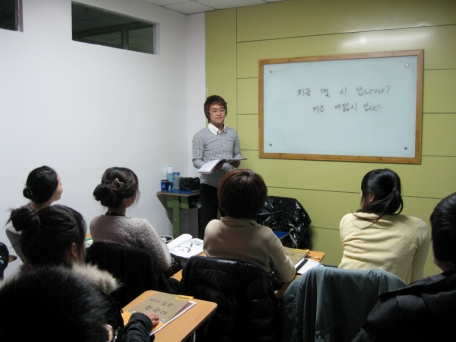 青岛韩语班外教讲课